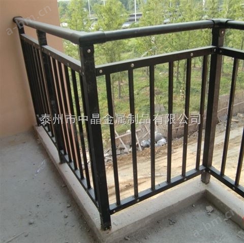 锌钢围墙护栏厂家，锌钢阳台护栏不易生锈原理值得你了解